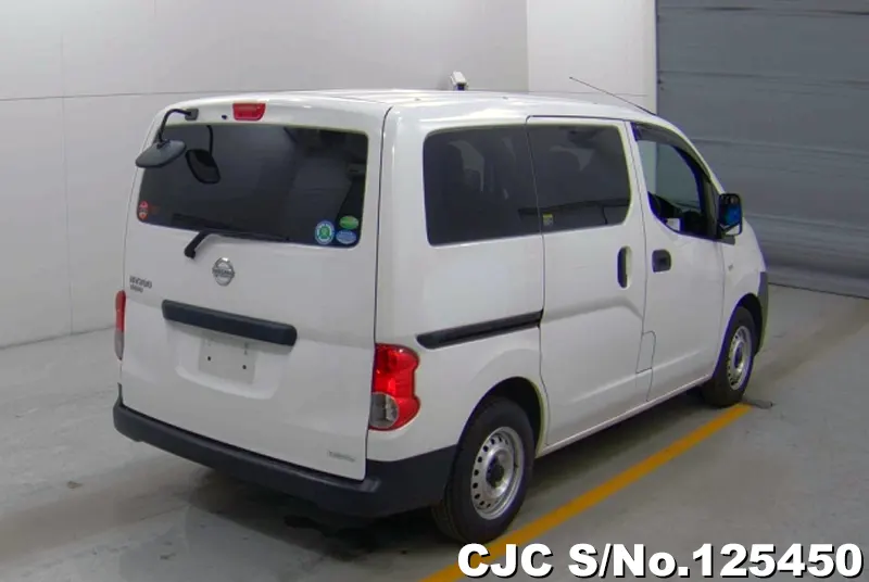 Nissan NV200 in White for Sale Image 2