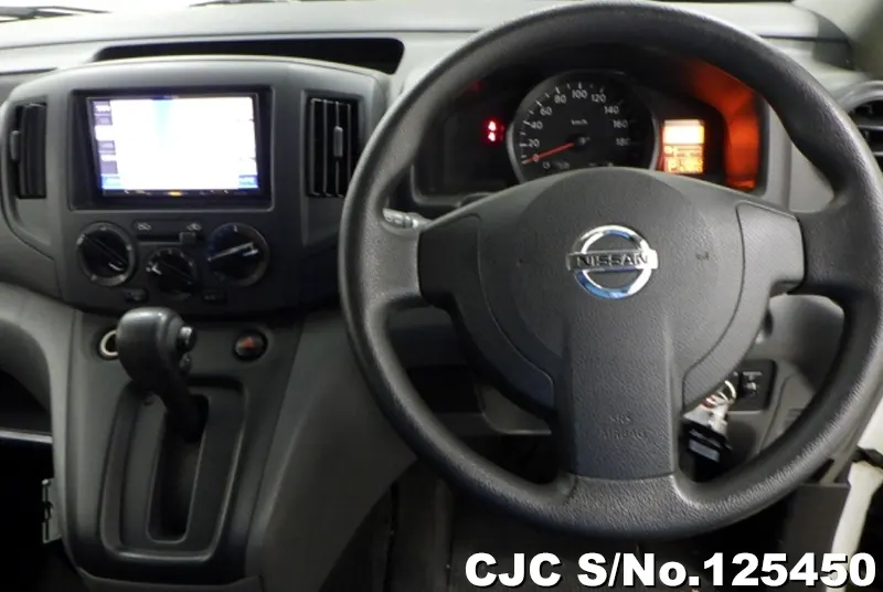 Nissan NV200 in White for Sale Image 4