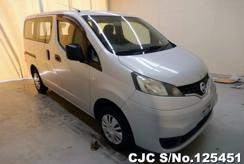 Nissan / NV200 2010