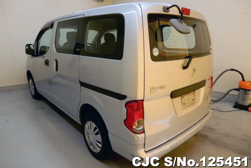 Nissan NV200 in Silver for Sale Image 2