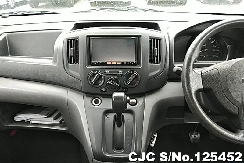 Nissan NV200 in White for Sale Image 8