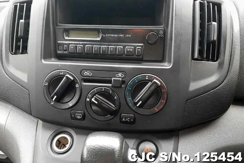 Nissan NV200 in Gray for Sale Image 9