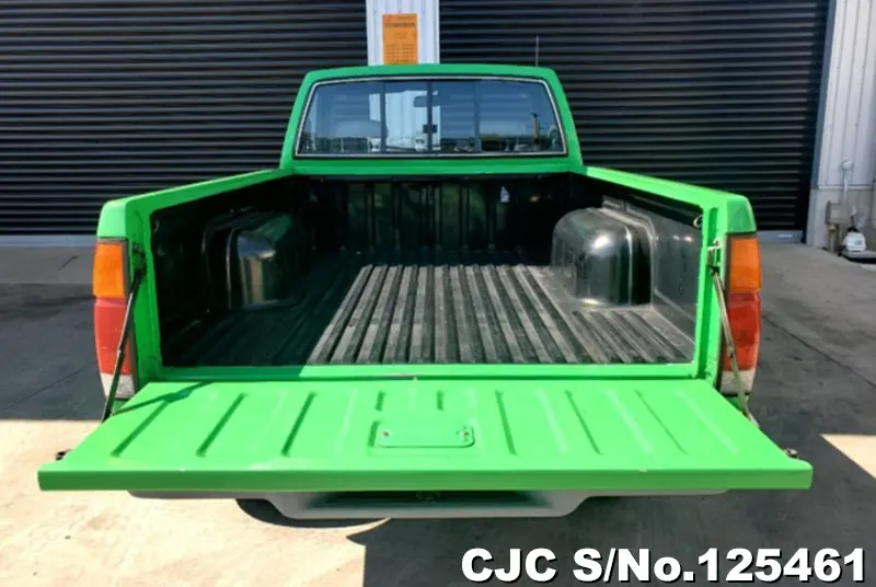 Nissan Datsun in Green for Sale Image 6