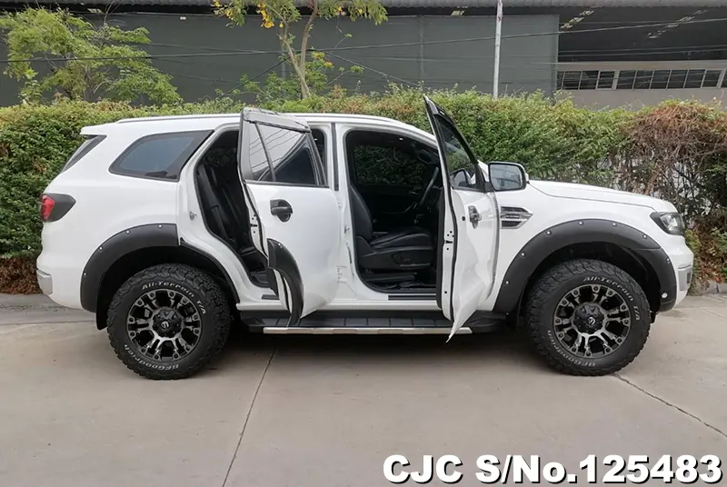 Ford Everest in White for Sale Image 9
