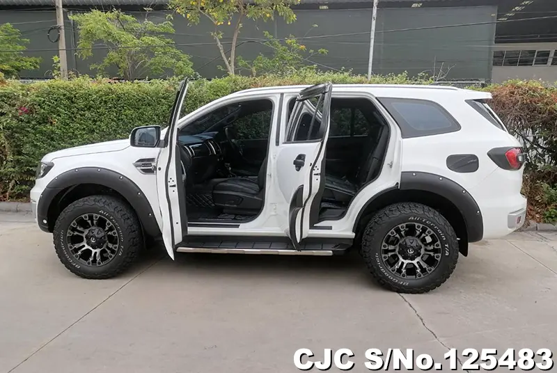 Ford Everest in White for Sale Image 10