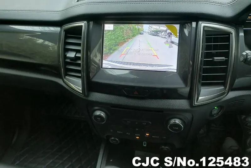 Ford Everest in White for Sale Image 19