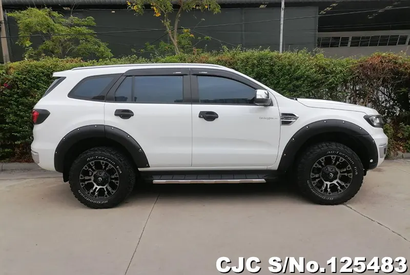Ford Everest in White for Sale Image 7