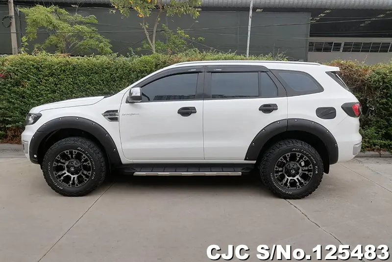 Ford Everest in White for Sale Image 8