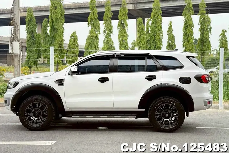 Ford Everest in White for Sale Image 7