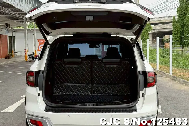 Ford Everest in White for Sale Image 8