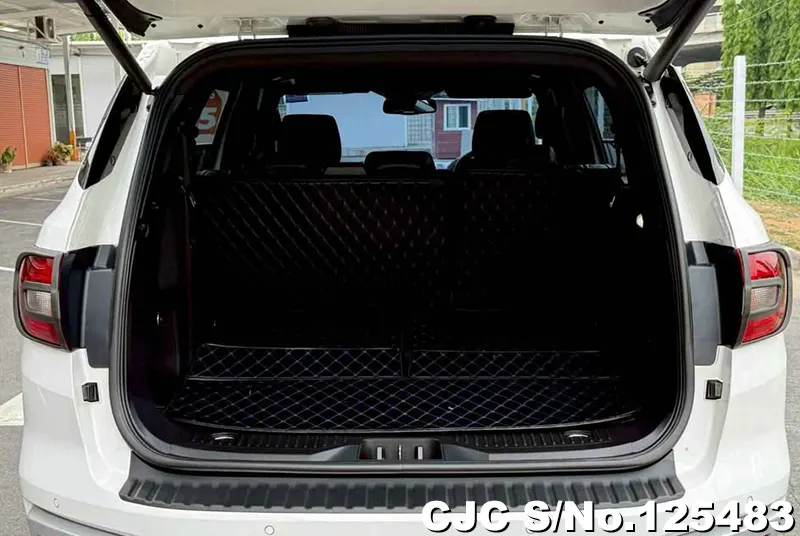 Ford Everest in White for Sale Image 9