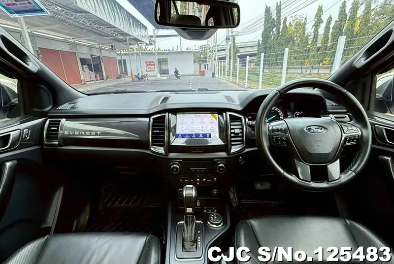 Ford Everest in White for Sale Image 10