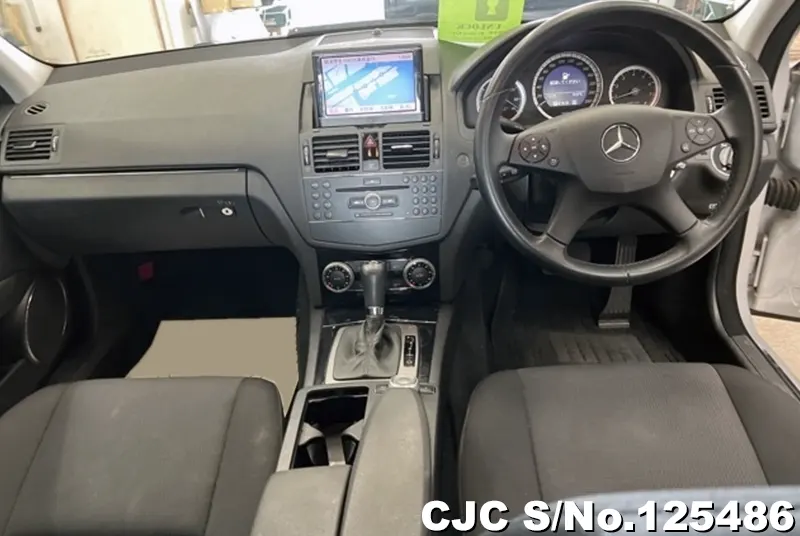 Mercedes Benz C Class in Silver for Sale Image 3