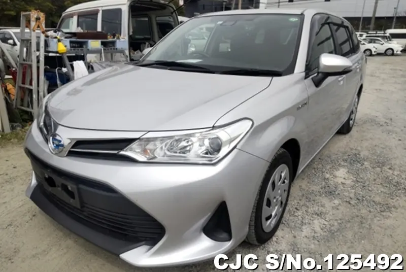 Toyota Corolla Fielder in Silver for Sale Image 3