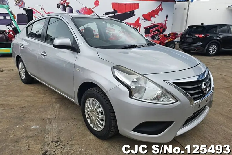 Nissan / Tiida Latio 2014