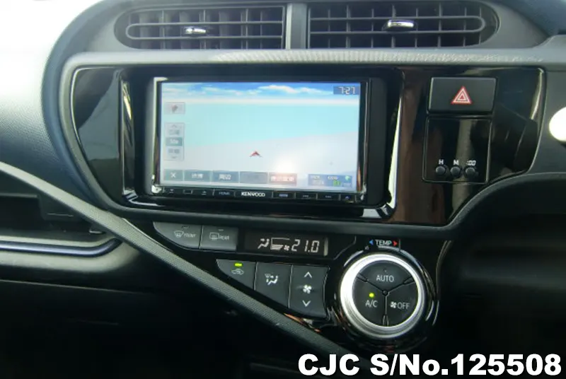 Toyota Aqua in White for Sale Image 16