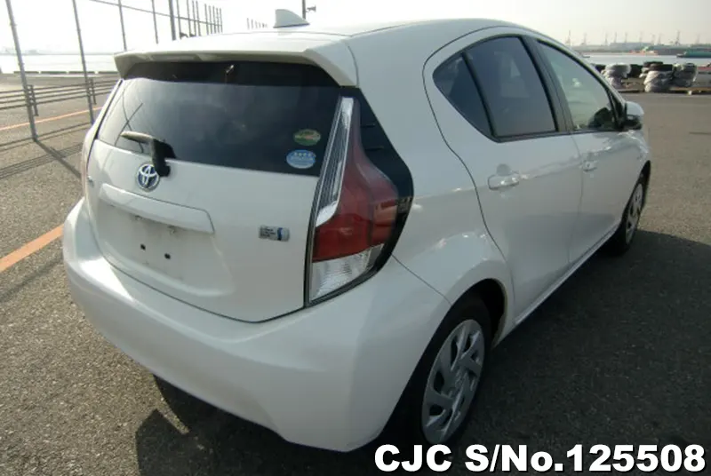 Toyota Aqua in White for Sale Image 2