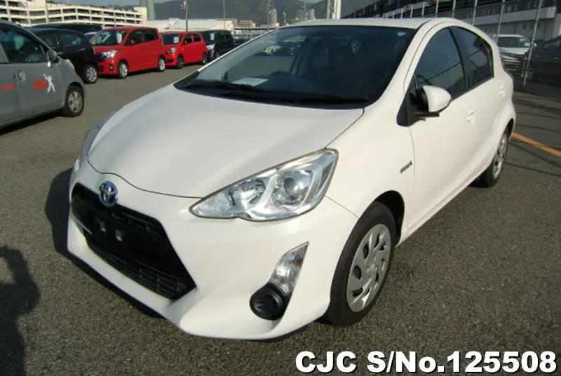 Toyota Aqua in White for Sale Image 3