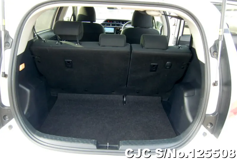 Toyota Aqua in White for Sale Image 8