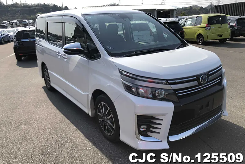 Toyota / Voxy 2016