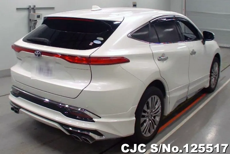 Toyota Harrier in Pearl White for Sale Image 2