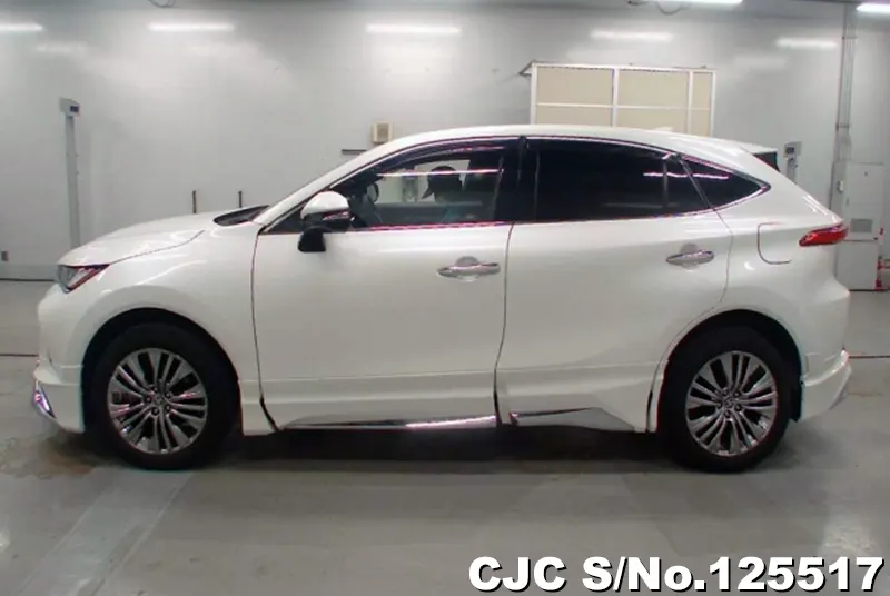 Toyota Harrier in Pearl White for Sale Image 5