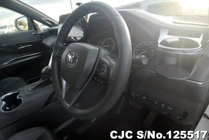Toyota Harrier in Pearl White for Sale Image 7