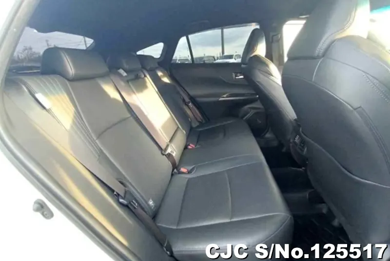 Toyota Harrier in Pearl White for Sale Image 9