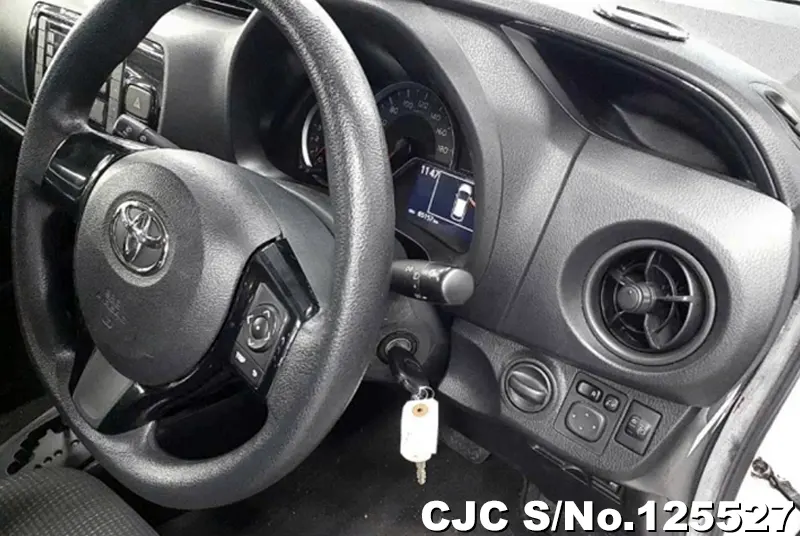Toyota Vitz in White for Sale Image 6