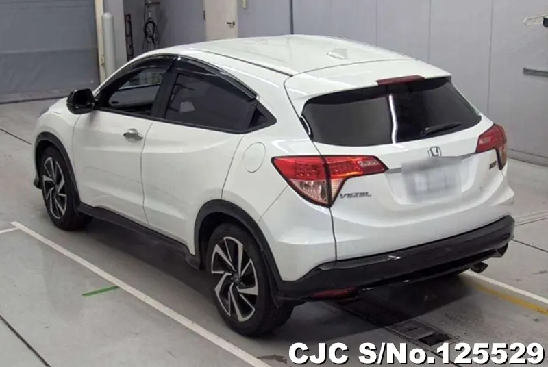 Honda Vezel in White for Sale Image 1