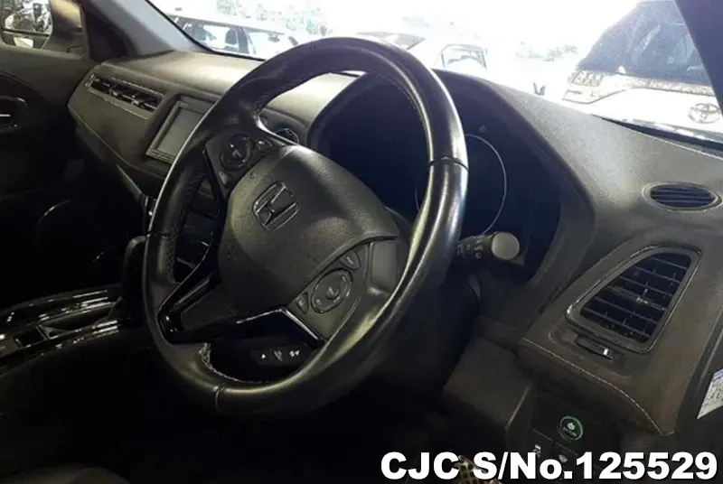 Honda Vezel in White for Sale Image 6