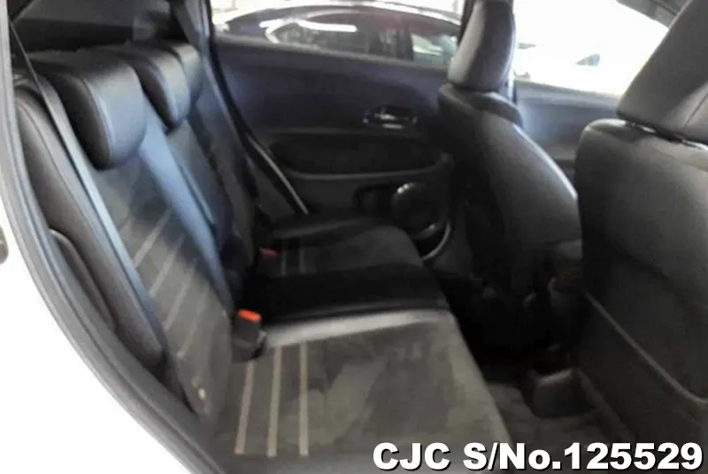 Honda Vezel in White for Sale Image 8