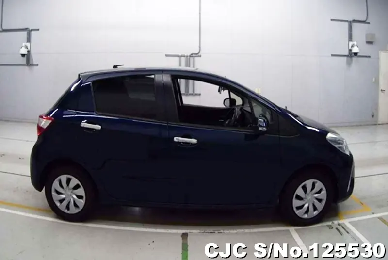 Toyota Vitz in Blue for Sale Image 4