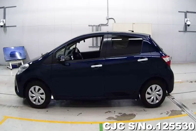 Toyota Vitz in Blue for Sale Image 5
