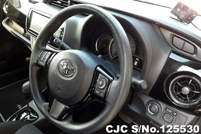 Toyota Vitz in Blue for Sale Image 7