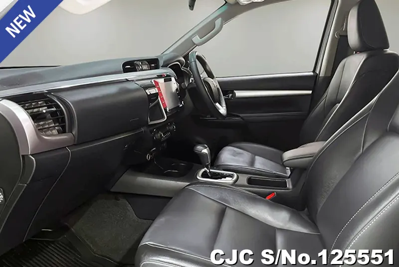 Toyota Hilux in White for Sale Image 5