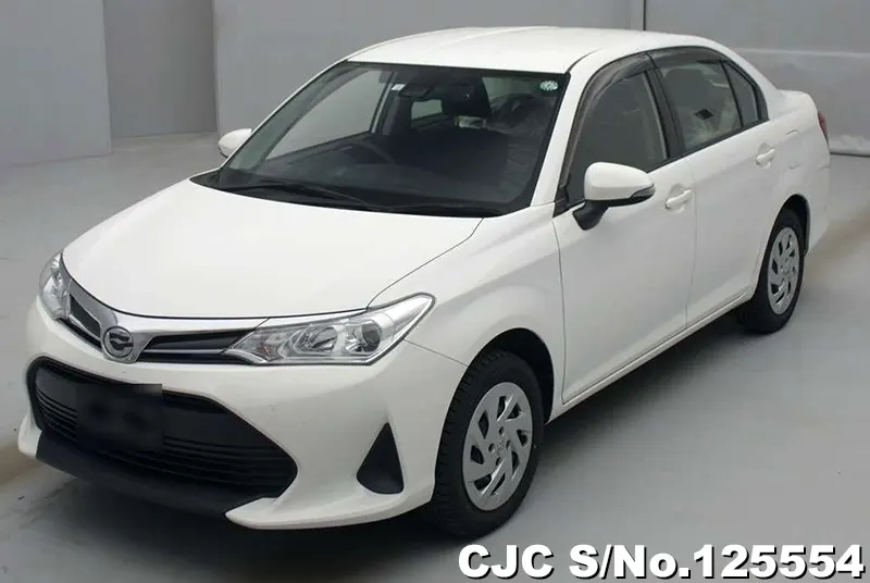 Toyota Corolla Axio in White for Sale Image 3