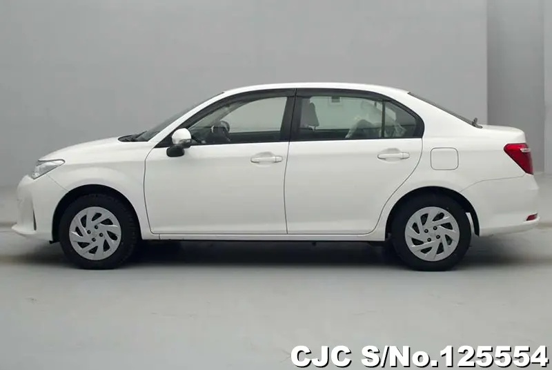 Toyota Corolla Axio in White for Sale Image 5