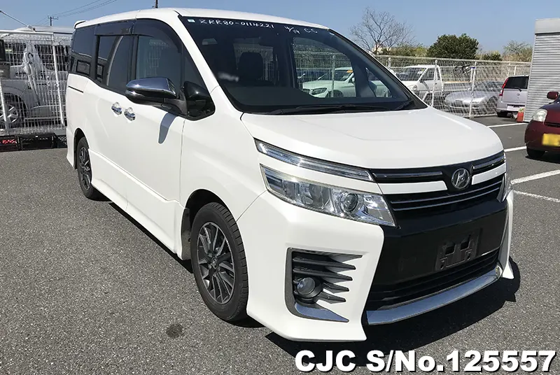 Toyota / Voxy 2015