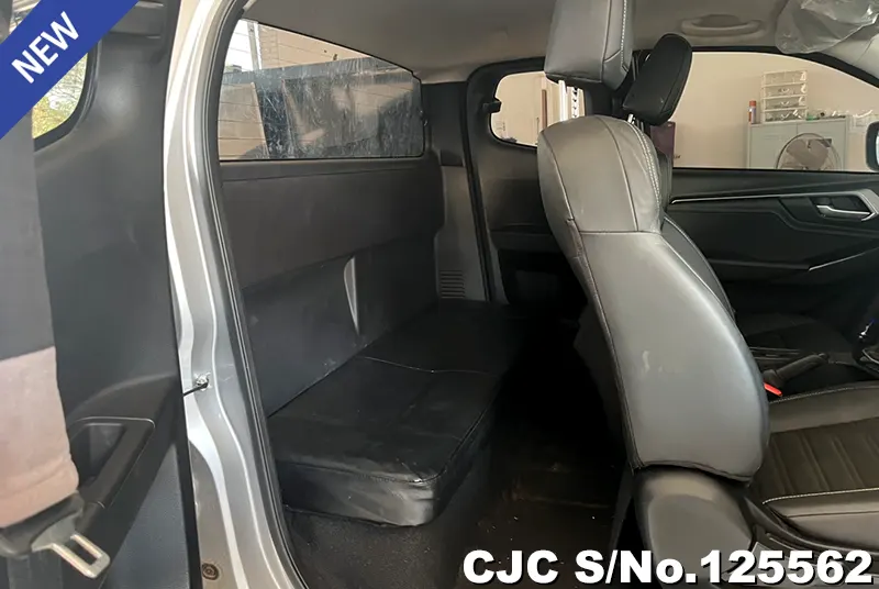 Isuzu D-Max in Gray for Sale Image 9