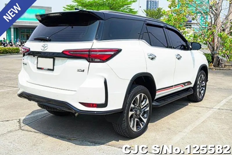 Toyota Fortuner in White for Sale Image 2