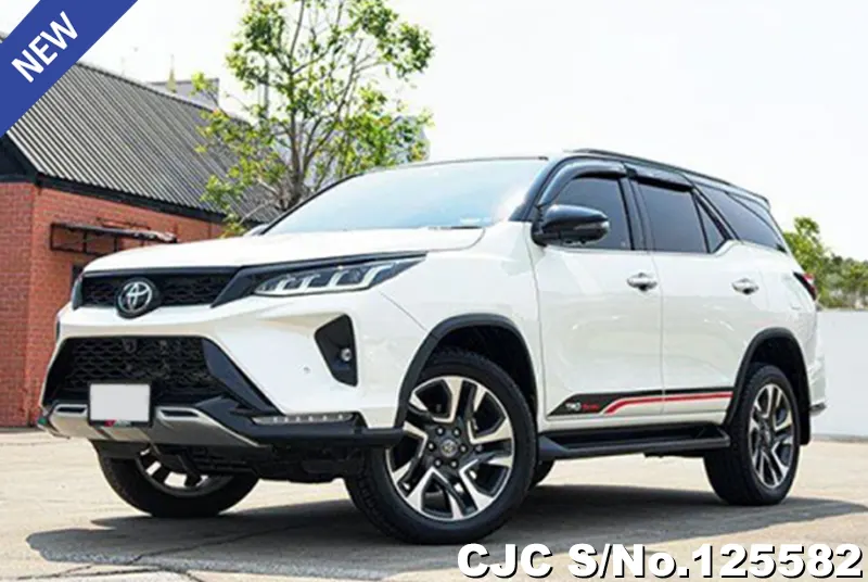 Toyota Fortuner in White for Sale Image 3