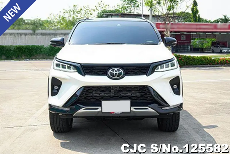 Toyota Fortuner in White for Sale Image 4