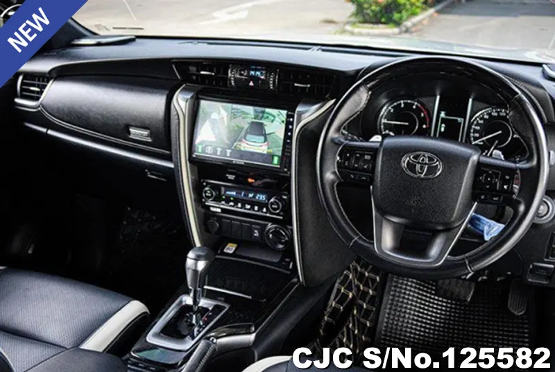 Toyota Fortuner in White for Sale Image 6
