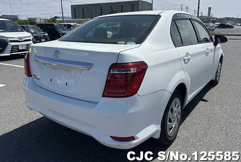 Toyota Corolla Axio in White for Sale Image 2
