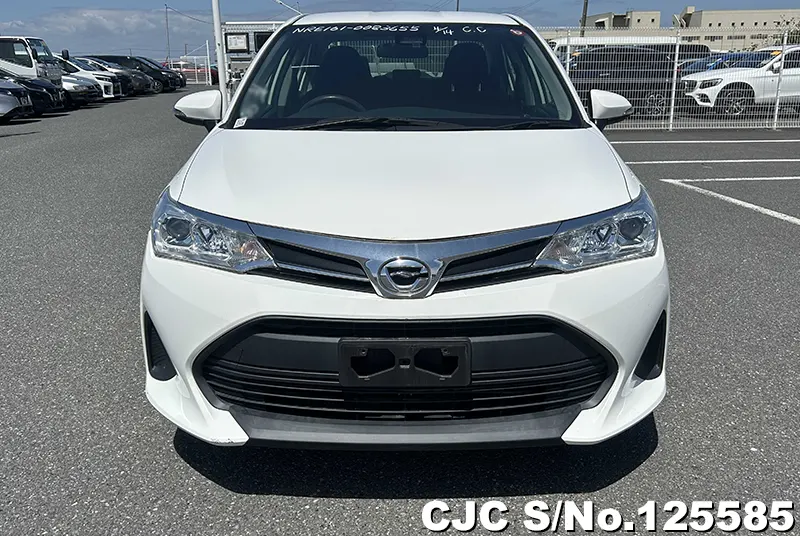 Toyota Corolla Axio in White for Sale Image 4