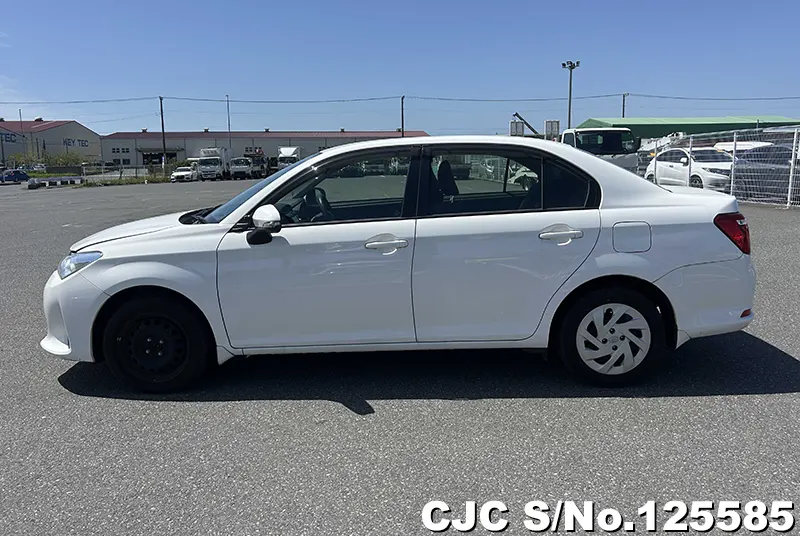 Toyota Corolla Axio in White for Sale Image 7