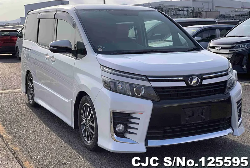 Toyota / Voxy 2015