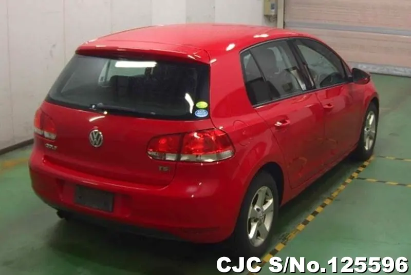 Volkswagen Golf in Red for Sale Image 2