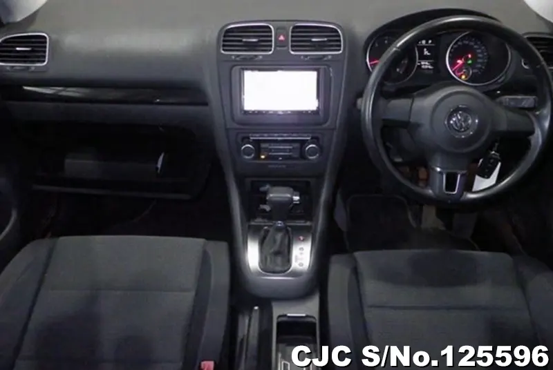 Volkswagen Golf in Red for Sale Image 5